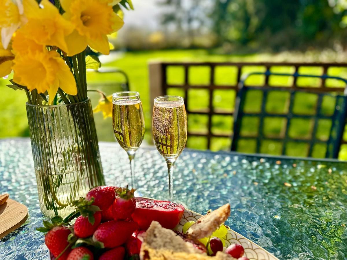 Three Bedroom Rural, Relaxing And Peaceful,Dogs Welcome! With Cymru Holidays Abergavenny Exteriér fotografie
